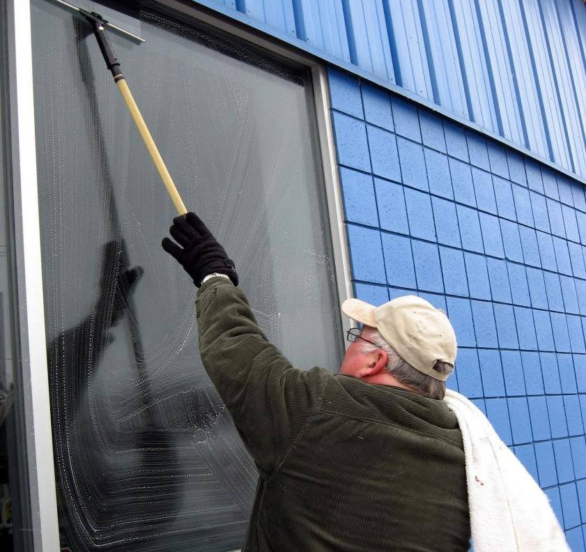 Pole work on large office glass in Phoenix, Arizona