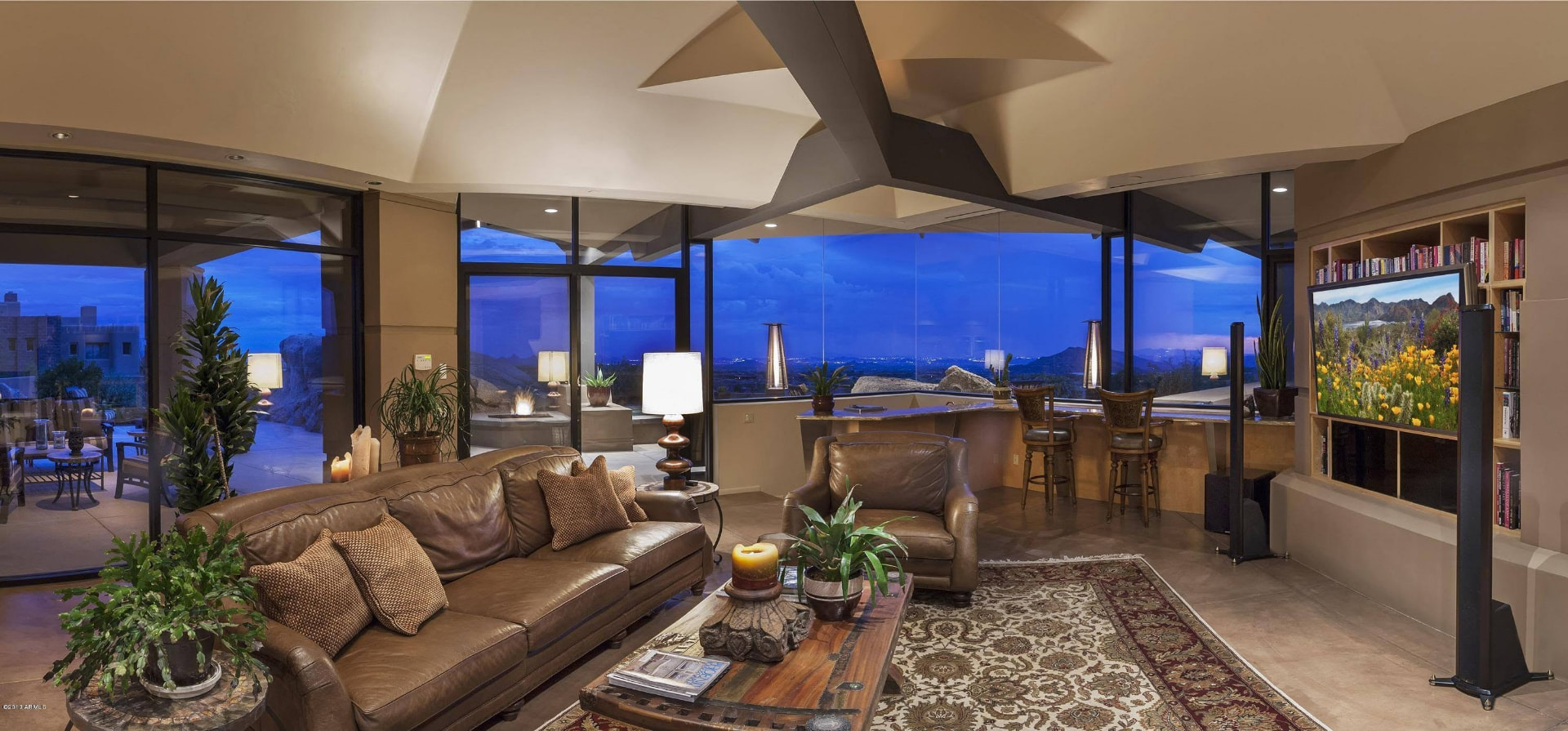 Spotless glass in a Paradise Valley living room at dusk